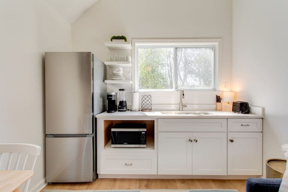 The kitchenette, we have an electric stove top.