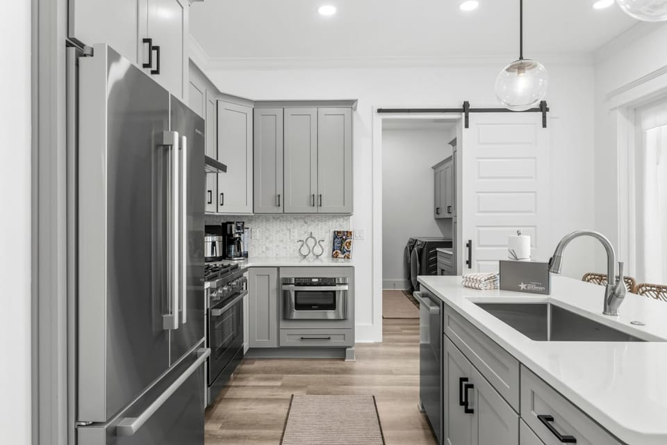 House, 5 Bedrooms, Non Smoking, Resort View | Private kitchen | Full-size fridge, microwave, oven, stovetop