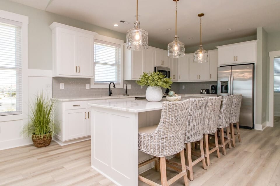 Kitchen with Eat-In Seating II