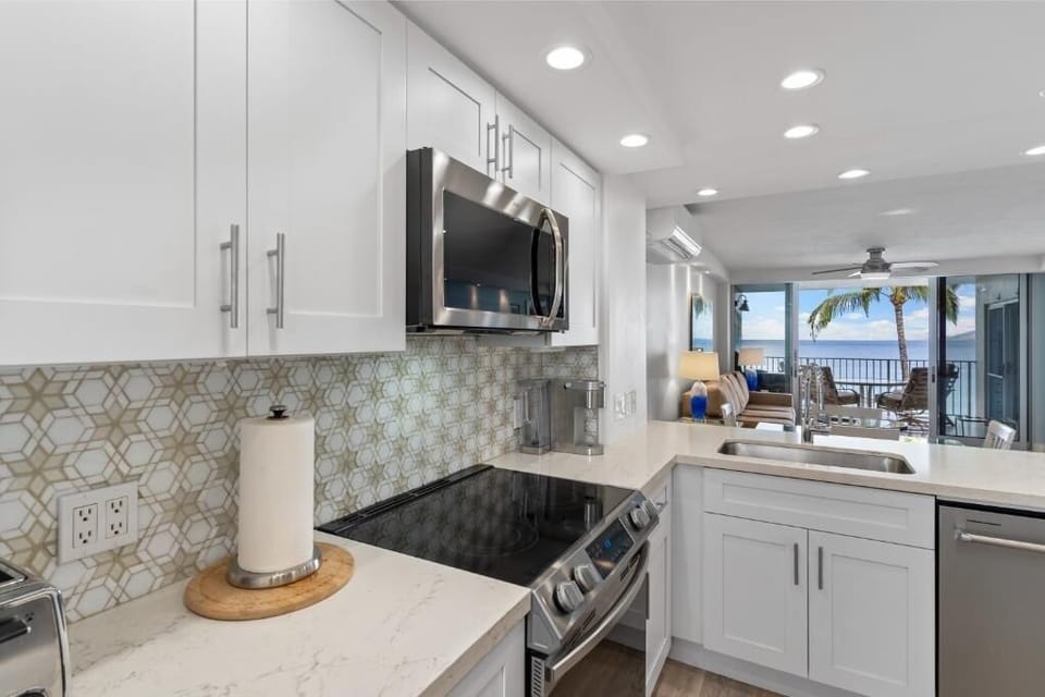 Condo, 2 Bedrooms | Private kitchen | Coffee/tea maker, fridge, oven, toaster