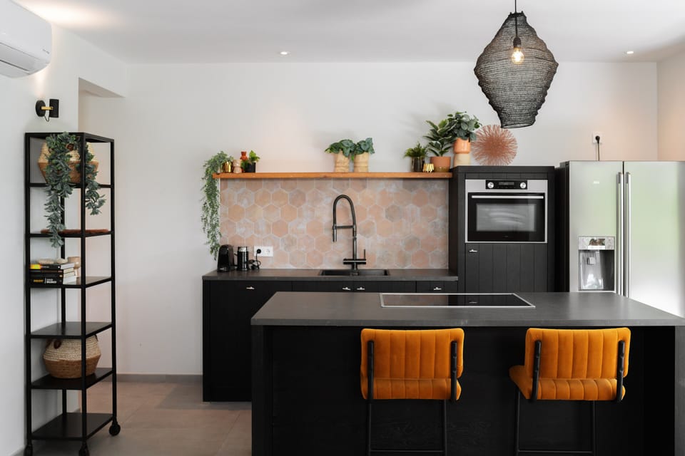 The kitchen is fully equiped