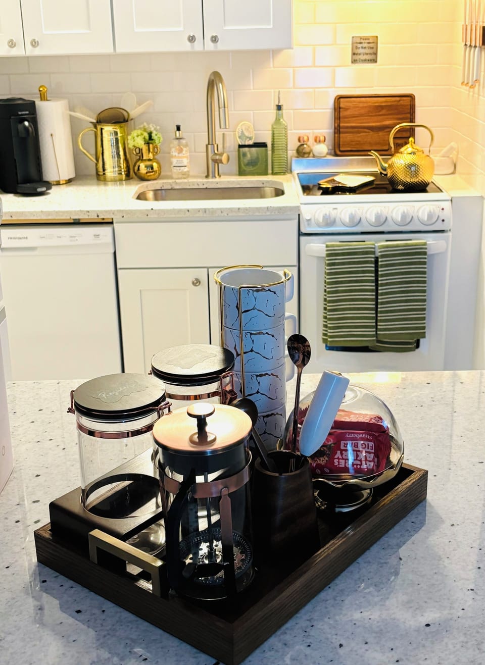 There is also a "French-Press" set-up with Regular & Decaf options. 