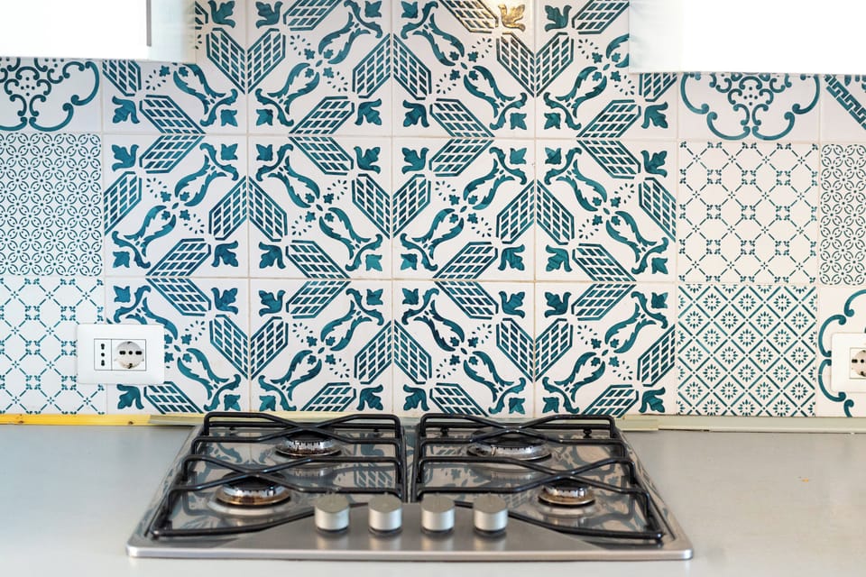 Apartment, City View | Private kitchen | Dining table