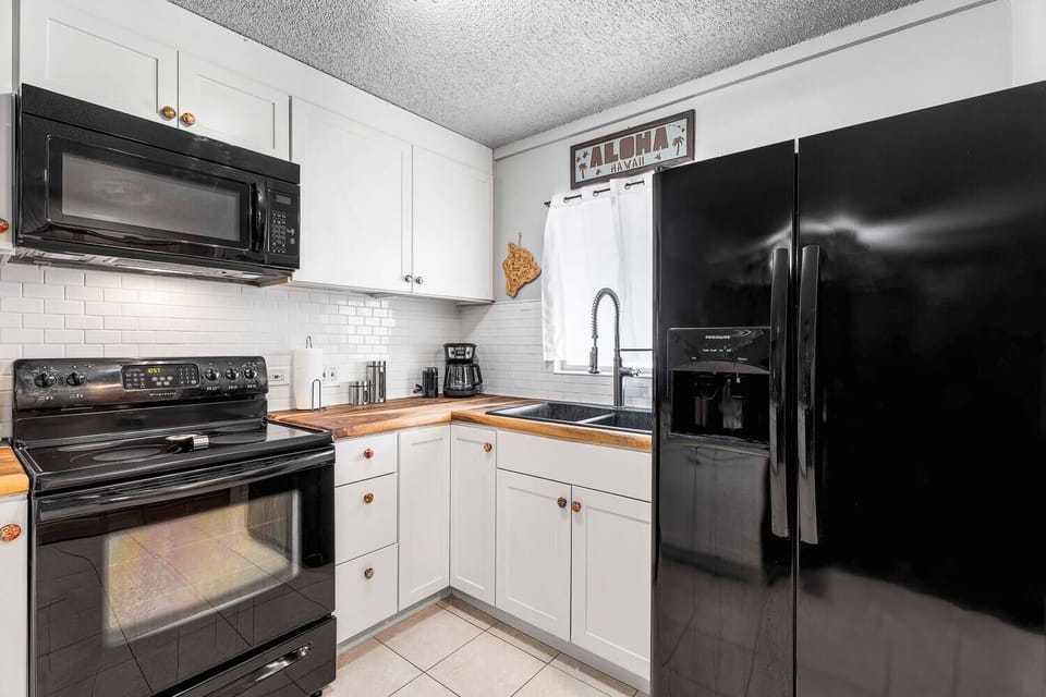 Condo, 1 Queen Bed (Kailua Village#201) | Private kitchen | Oven, toaster, paper towels