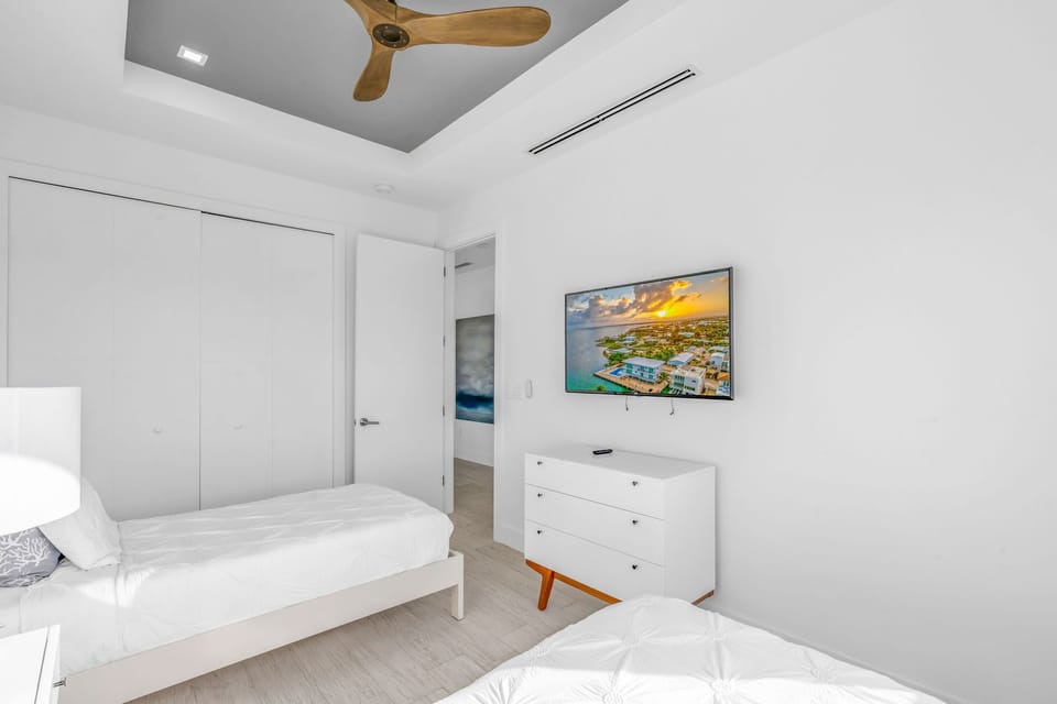 Bedroom 4 - Smart TV
