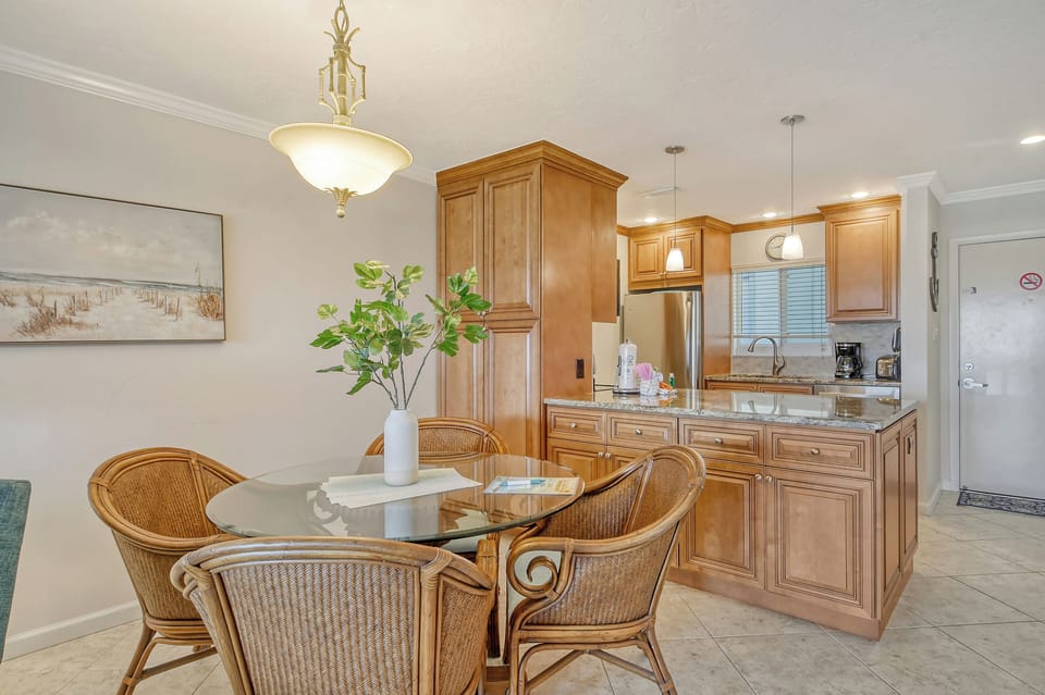 Dining Area - Beautiful decor