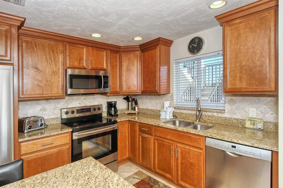 Kitchen - Fully equipped, updated kitchen