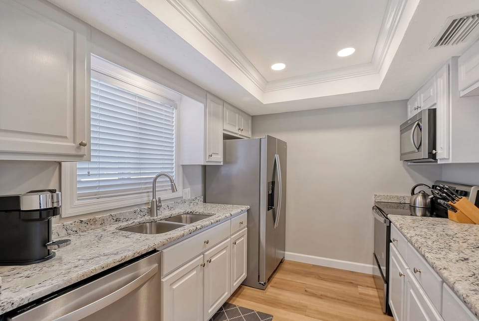 Kitchen - Granite countertops and stainless steel appliances.