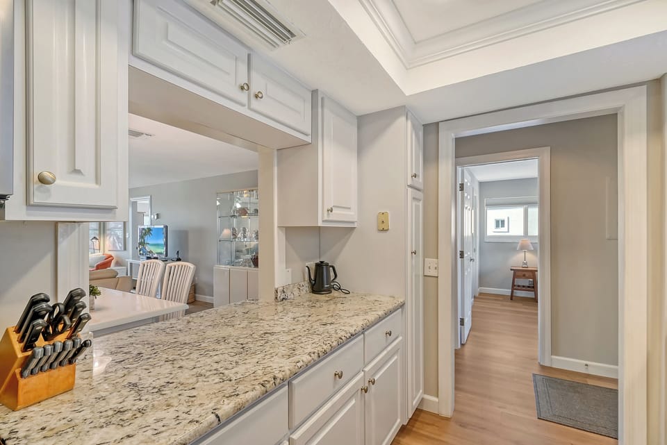 Kitchen - Beautiful, updated kitchen