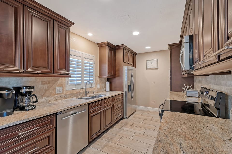Fully Equipped Kitchen - Large, updated kitchen