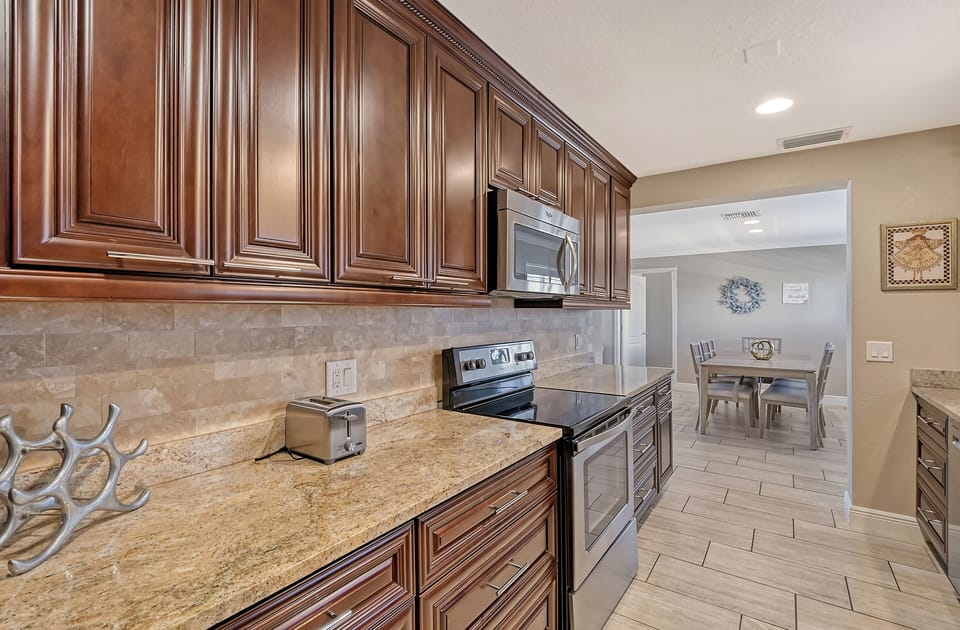 Kitchen - Granite countertops and beautiful tilework