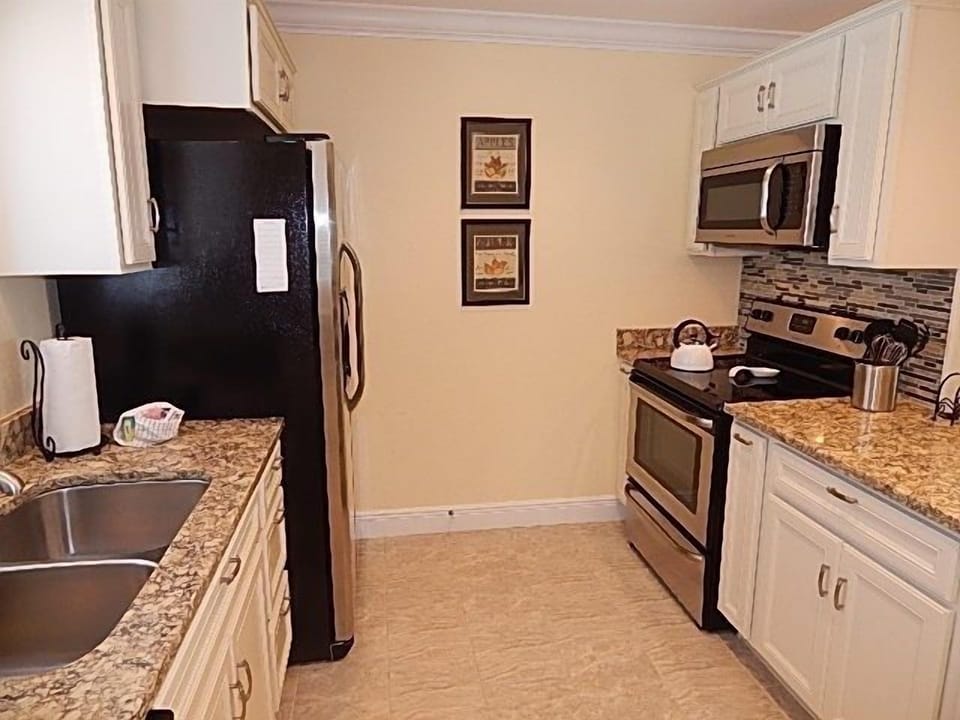 Kitchen - Fully equipped kitchen