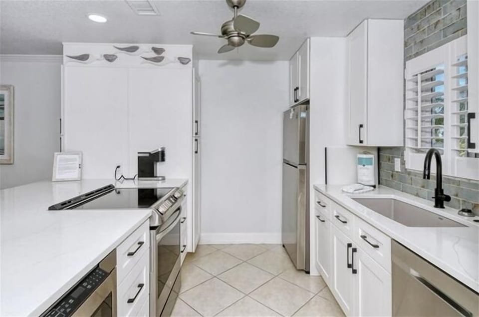 Kitchen - Beautiful, updated kitchen