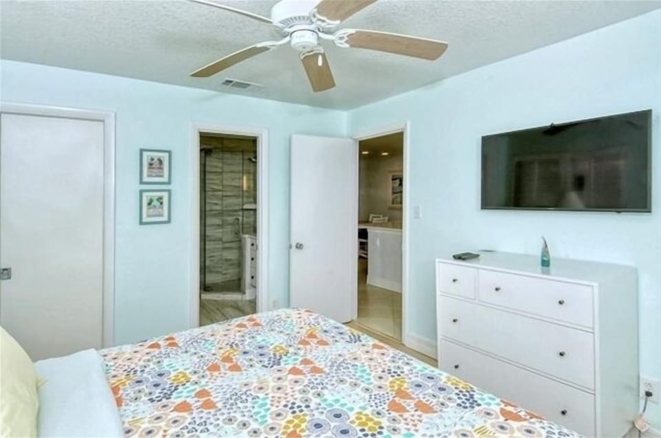 Guest Bedroom - Spa-like vibes