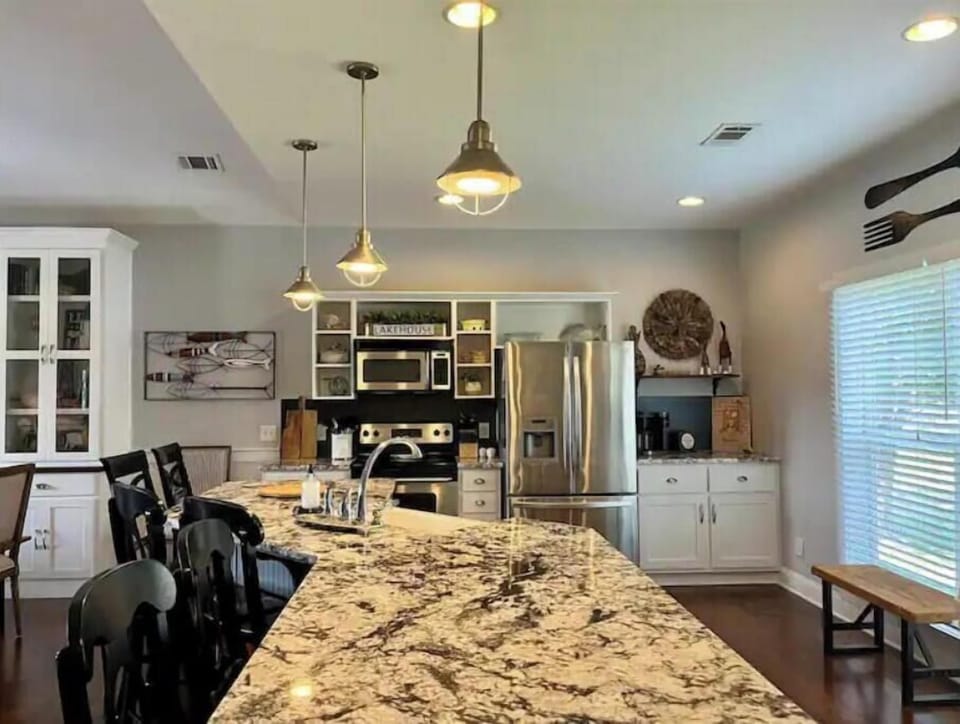 Spacious kitchen with all the amenities to cook a nice meal. 