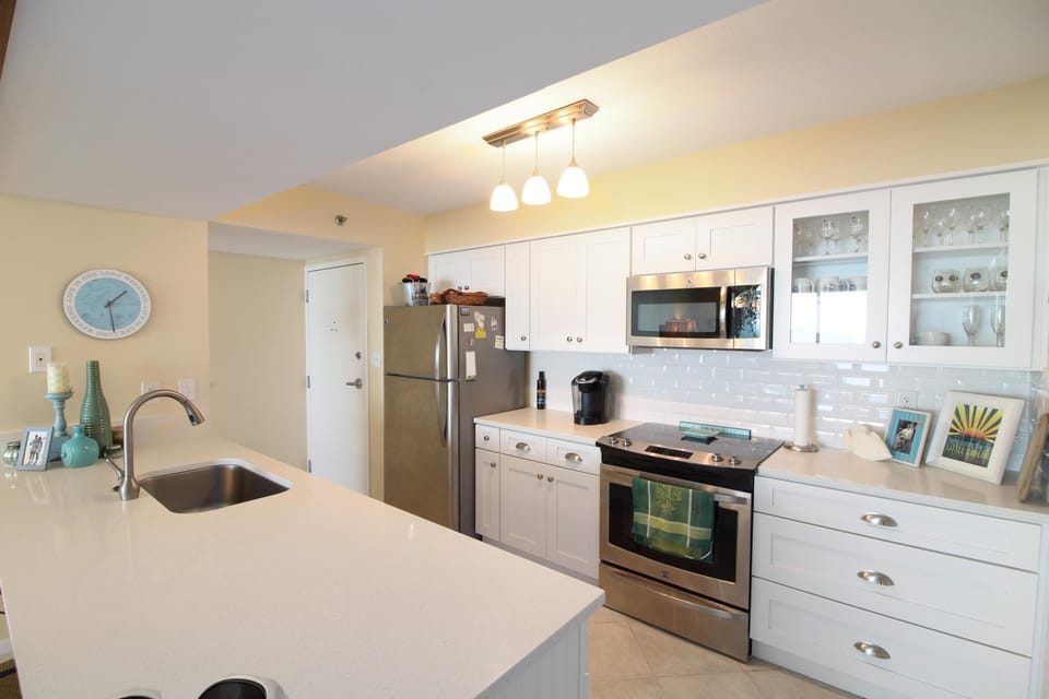 The fully equipped kitchen is open the living area, so the chef is never left out of the conversation!