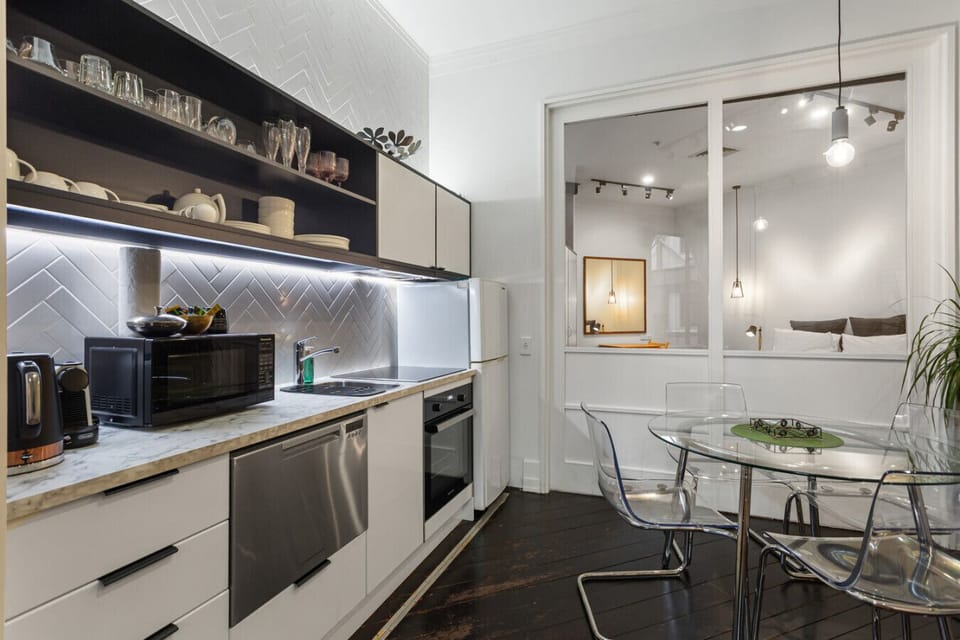 Complete kitchen setup with microwave, stovetop, and stylish countertops – ideal for extended stays.