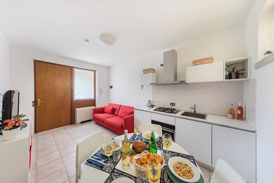 Apartment, Courtyard View | Dining room