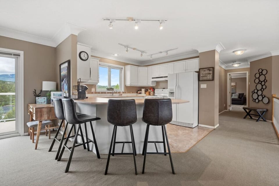 Full kitchen upstairs