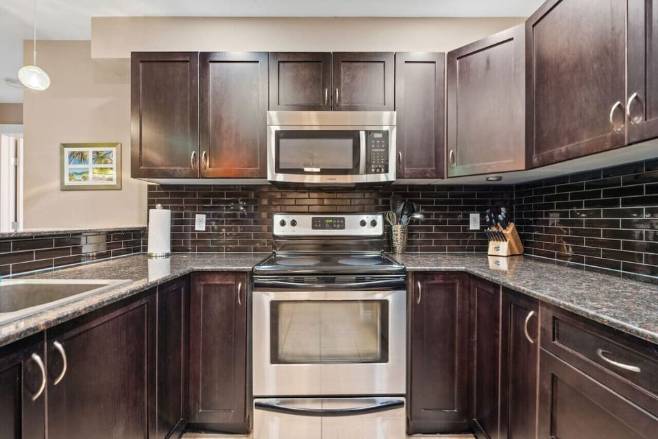 Full kitchen