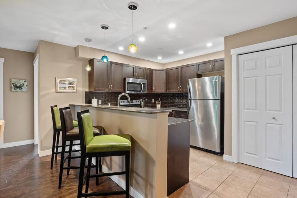 Full kitchen
