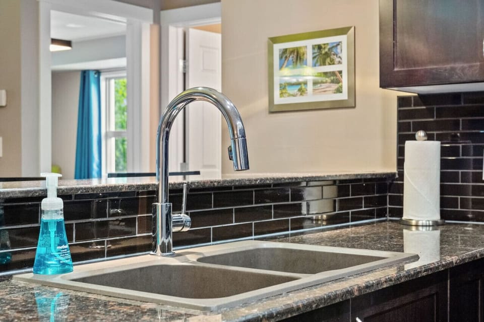 Full kitchen