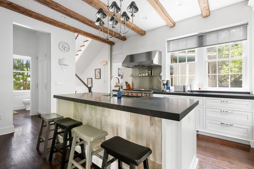 The Daniel Legare Suite In the Heart of Charleston