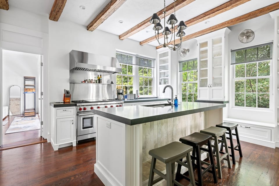 The Daniel Legare Suite In the Heart of Charleston