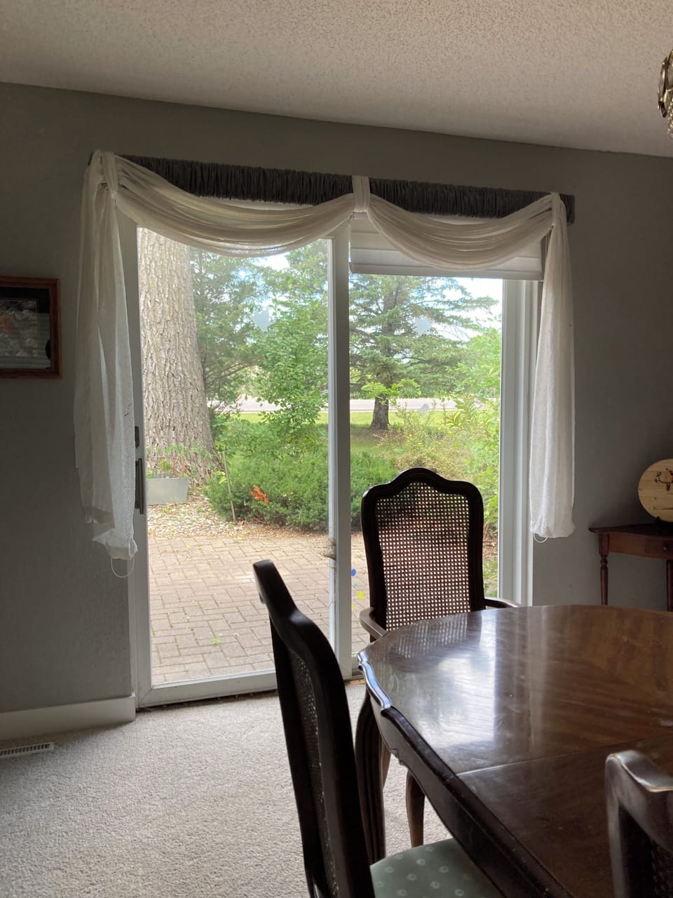 Form. Din. W/ patio and outside furn.