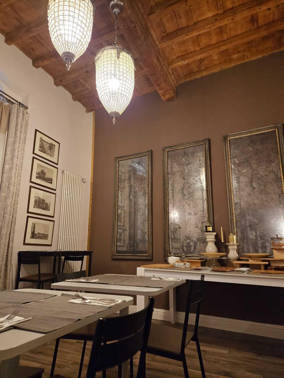 Breakfast area
