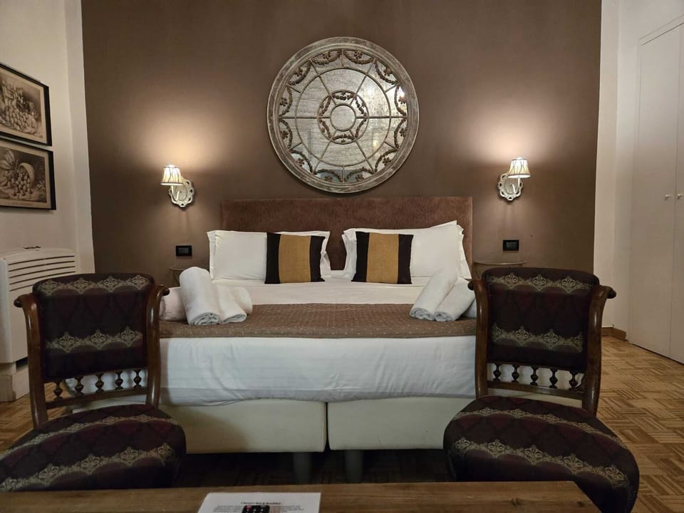 Superior Room (King) | In-room safe, soundproofing, iron/ironing board (on request)