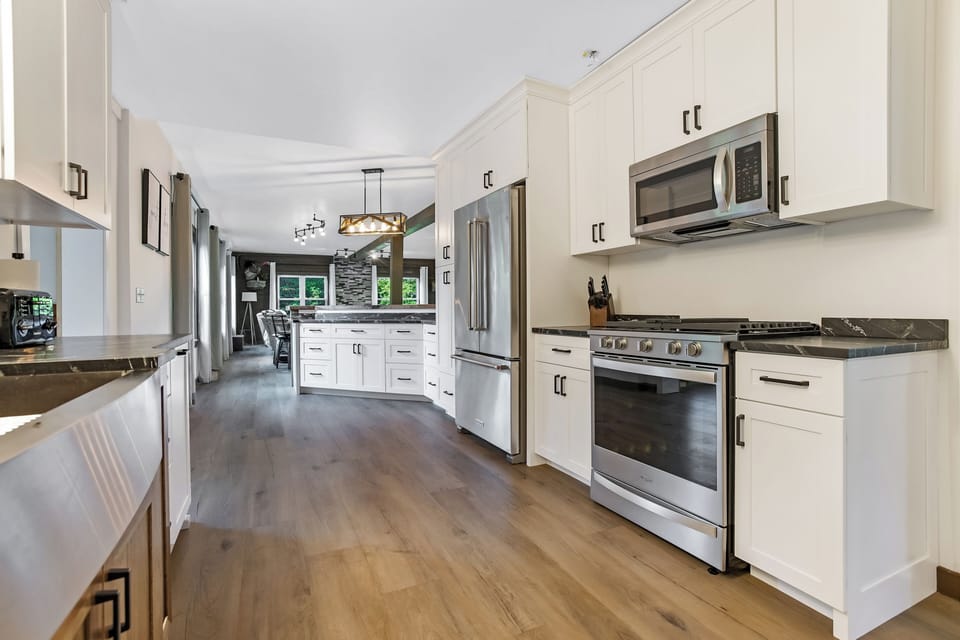 This fully-equipped kitchen makes cooking for large groups a breeze!