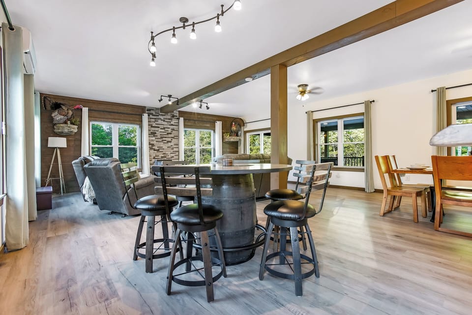 A secondary 6-person high top table ensures that everyone has a place to sit during meal times!