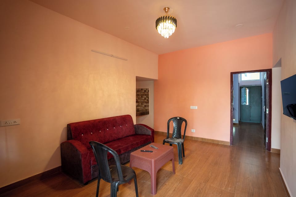Deluxe Apartment | Premium bedding, desk, WiFi (free), bed sheets