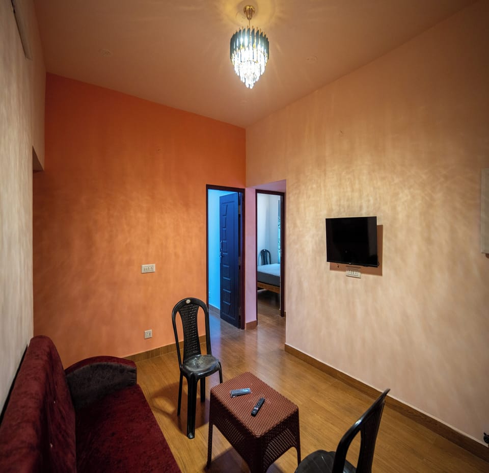 Deluxe Apartment | Premium bedding, desk, WiFi (free), bed sheets