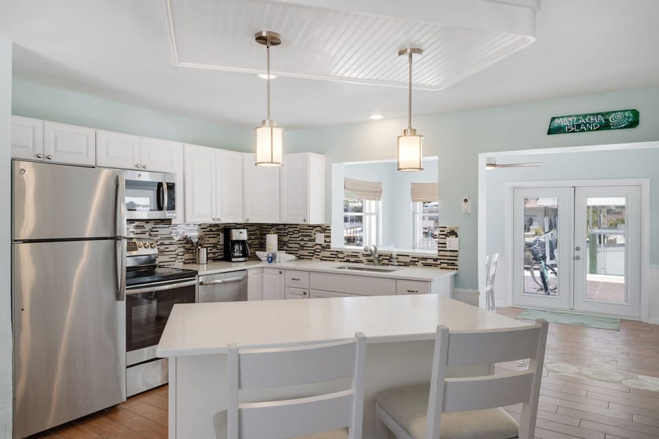 Renovated chef's kitchen with island and breakfast bar