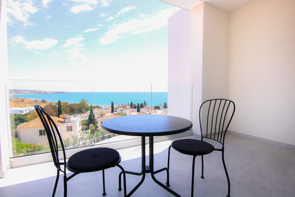 Relax and enjoy the seaview!