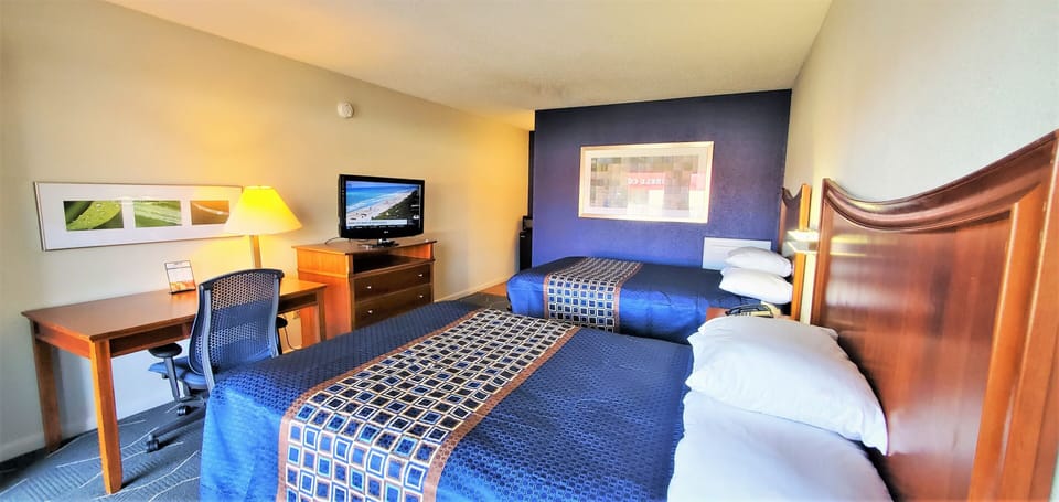 Blackout drapes, free WiFi, bed sheets