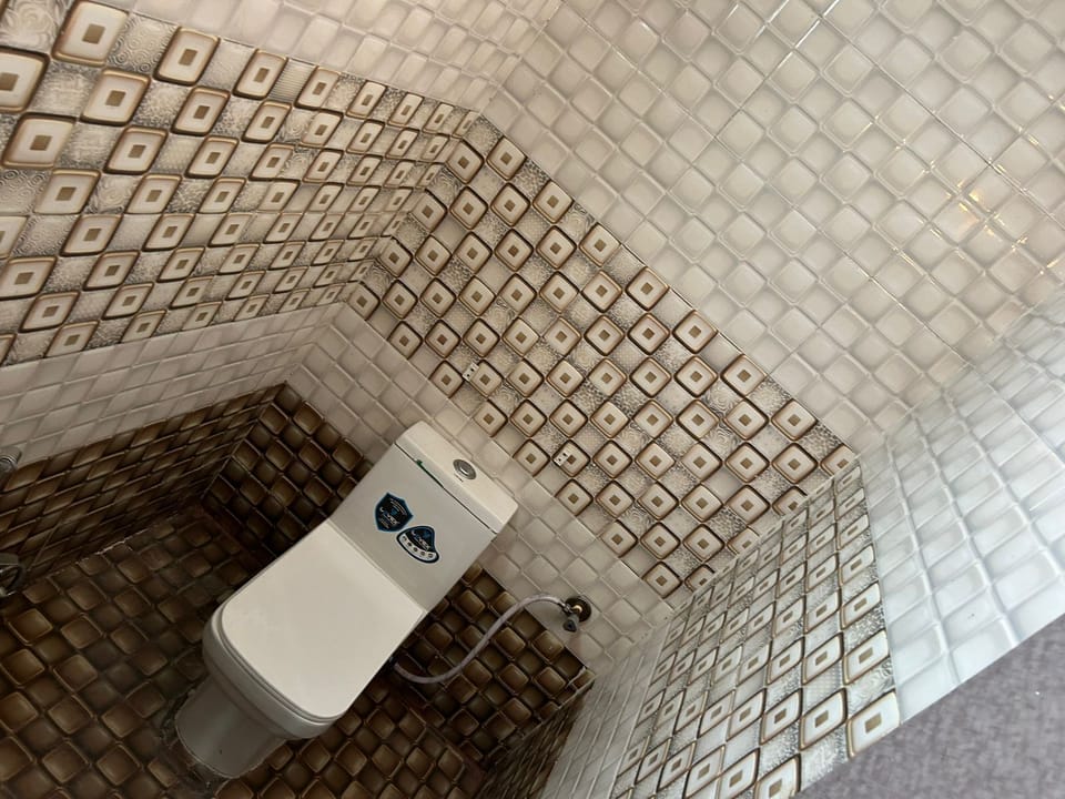 Deluxe Double Room | Bathroom | Shower