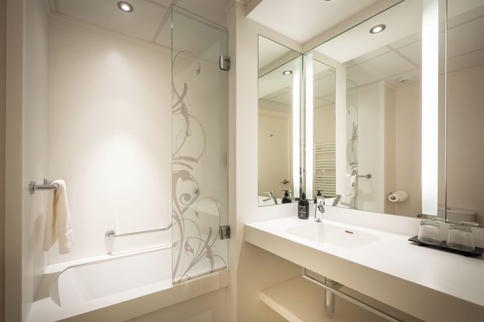 Exclusive Double Room, Valley View | Bathroom