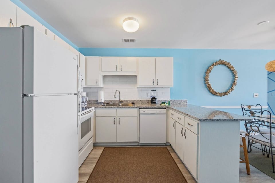Spacious Kitchen with full size appliances!
