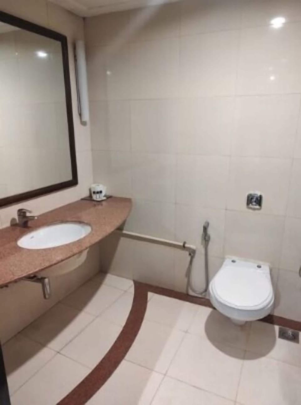 Standard Room | Bathroom | Shower, rainfall showerhead, free toiletries, hair dryer (on request)
