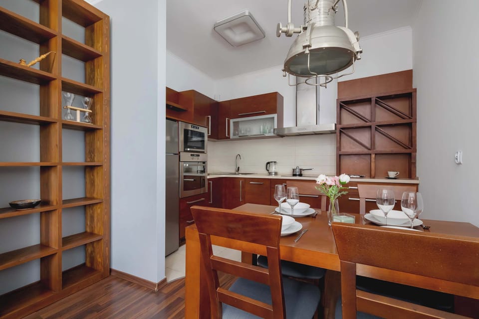 Rustic Dining Room with Open Kitchen
Inviting dining space with classic wood tones and open shelving—seamlessly connected to the kitchen.