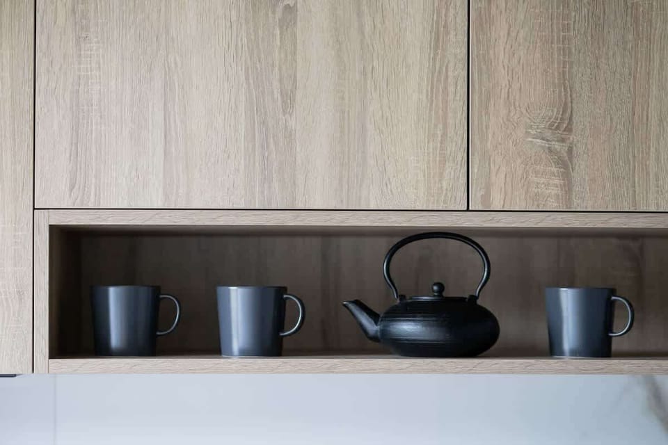 Tea and coffee station – Kettle and mugs provided for your morning or evening rituals.

