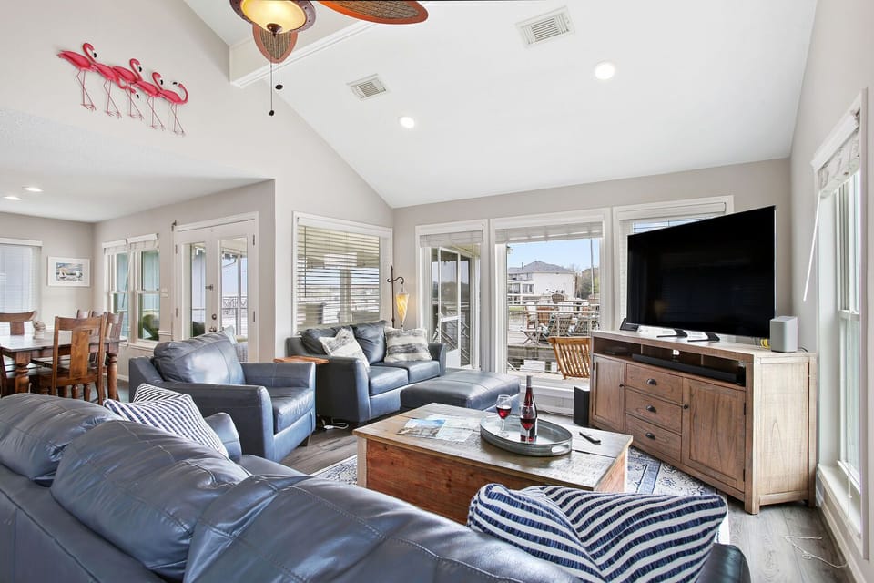 Comfy leather sofa, loveseat and chair, with a big screen TV, for your enjoyment. Lots of great space for friends and family, with a lovely water view.
