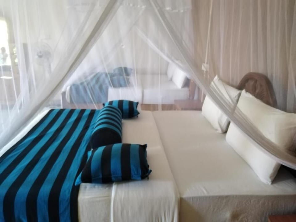 Egyptian cotton sheets, premium bedding, down comforters, pillowtop beds