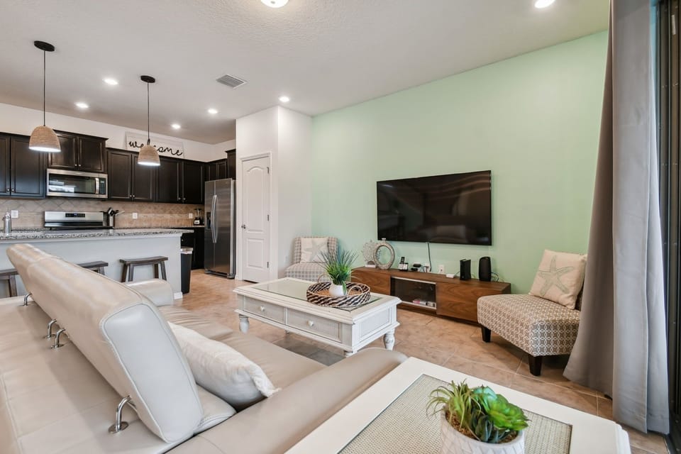 Townhome, 5 Bedrooms | Living area