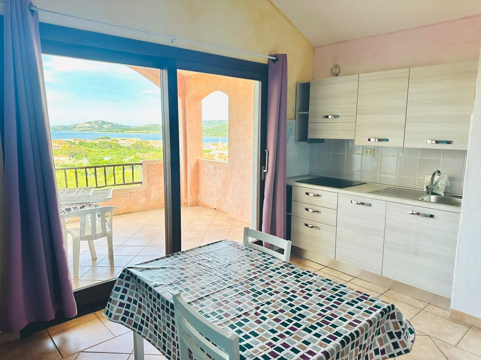 Room, Balcony, Sea View | Private kitchen | Fridge, stovetop, cookware/dishes/utensils, freezer