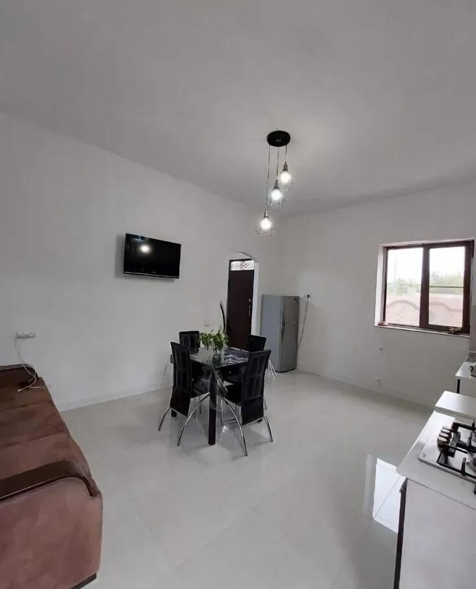 Deluxe House, Balcony, Garden View | Private kitchen