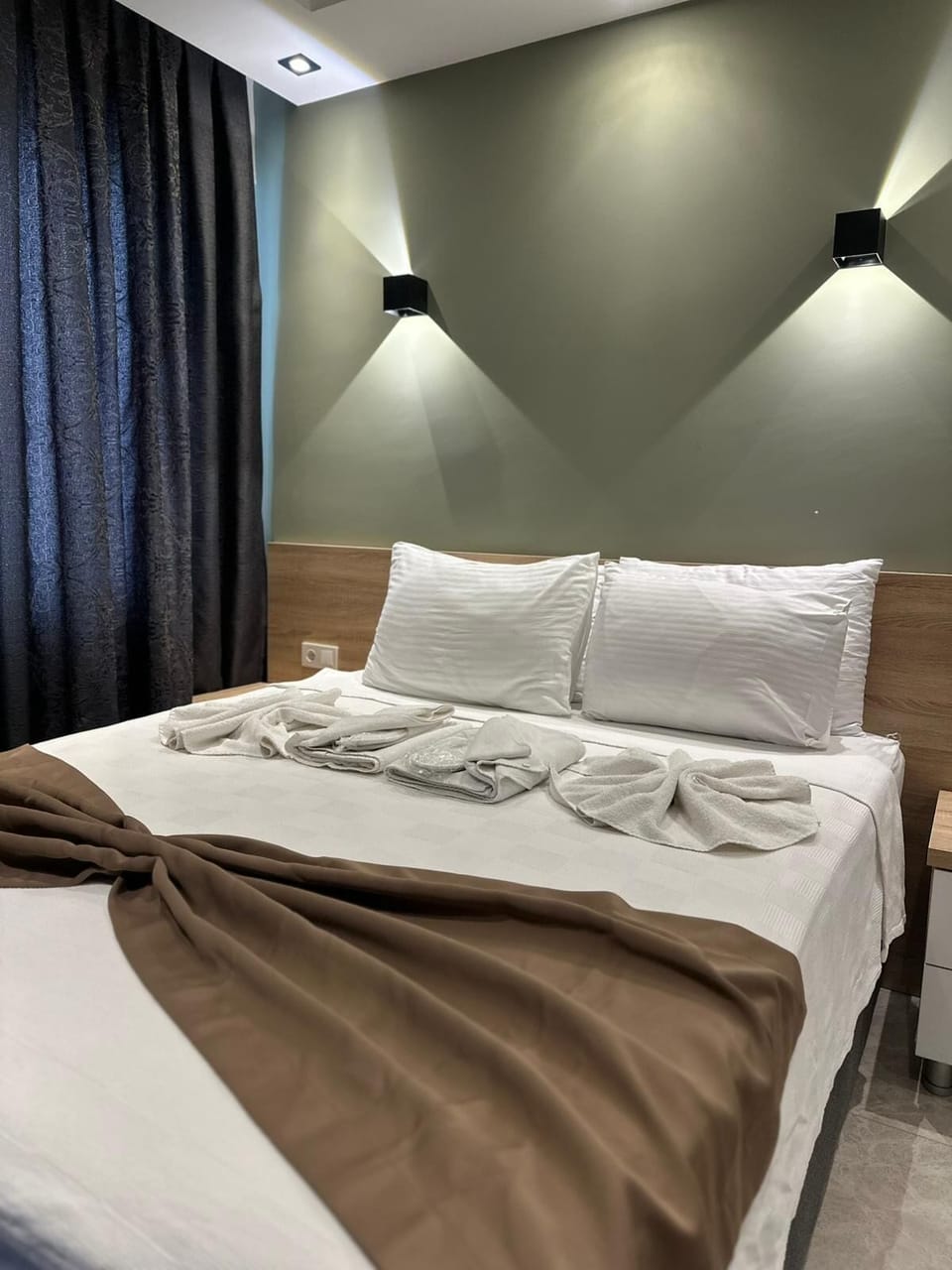 Family Room, Courtyard View | Egyptian cotton sheets, premium bedding, down comforters, desk